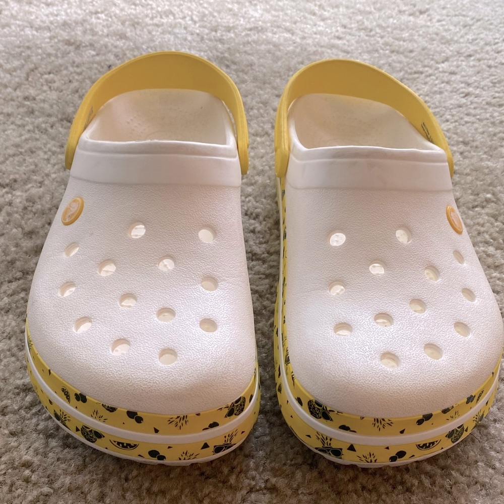 Pineapple Banded Unisex White Crocs